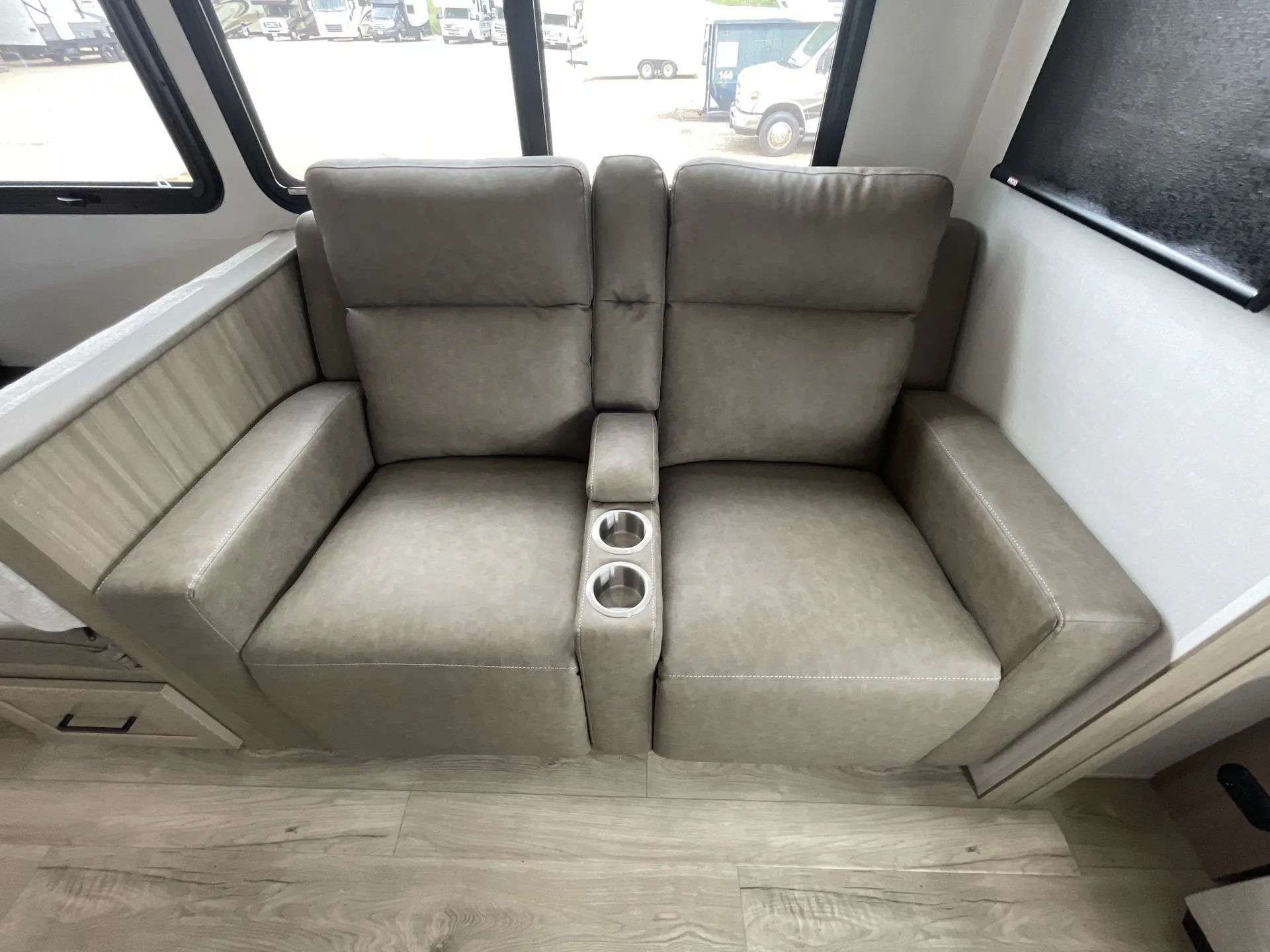 2027 Forest River Rockwood Ultra Lite 2916RL — central vacuum