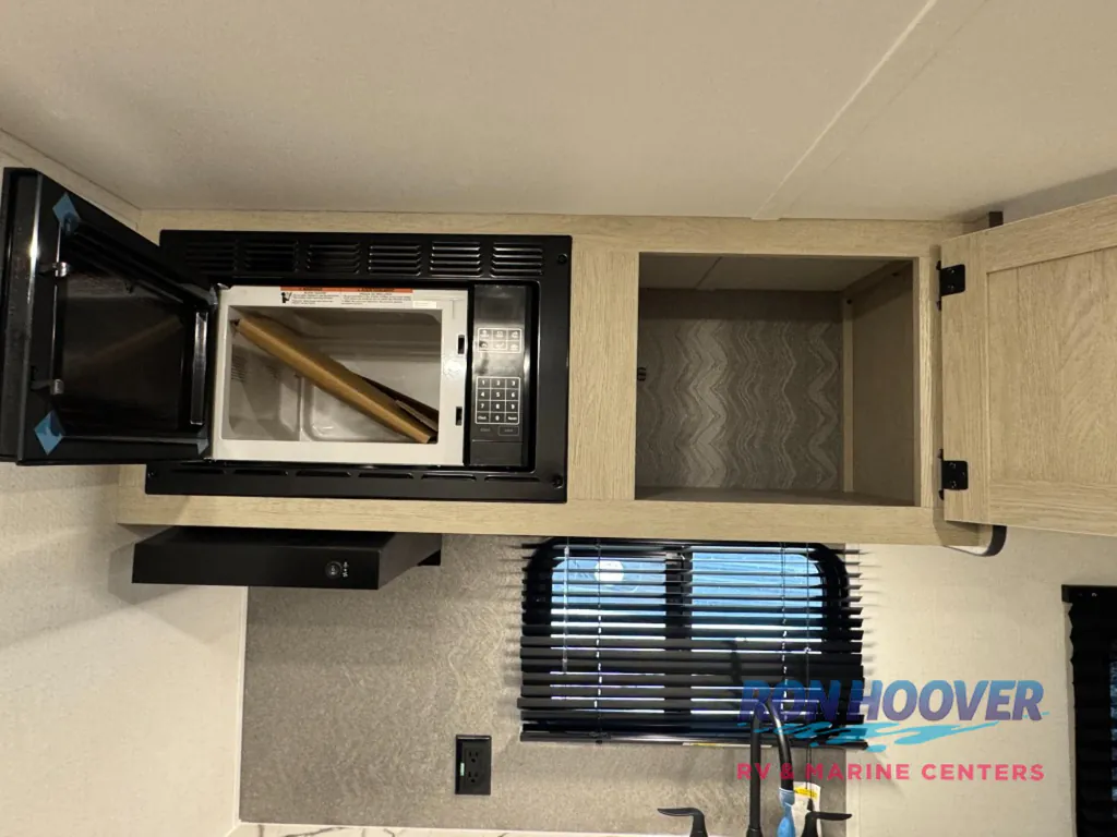 2026 Shasta Compact 17LB, Photos photo 25
