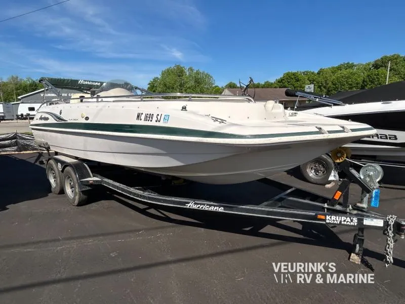 2002 Hurricane FunDeck Used    201GS - Deck Boat - Mercruiser 4.3L - Main photo