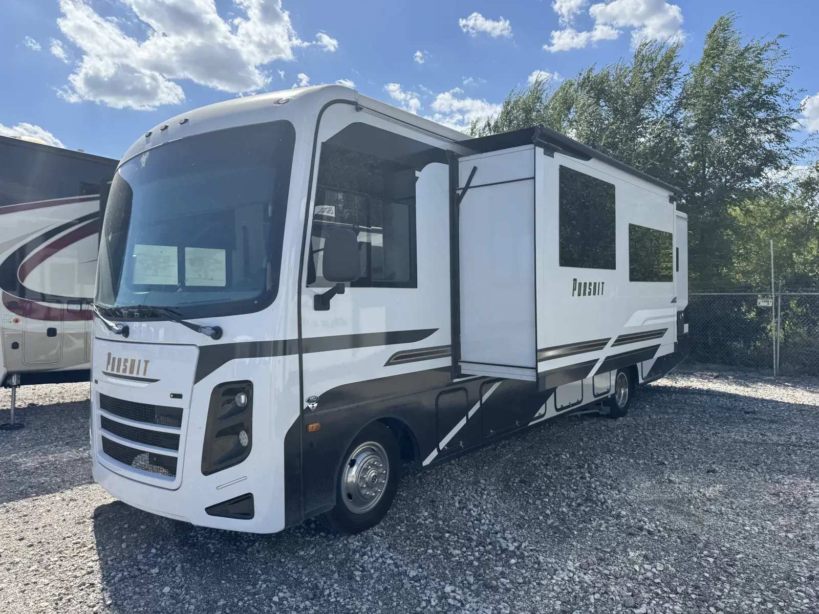 2025 Coachmen Pursuit 31TS - Photo 4