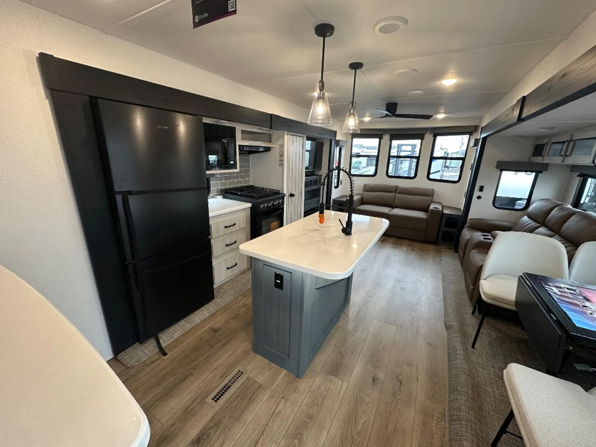 2026 Forest River Puma Vista 37PFL — Photo 6