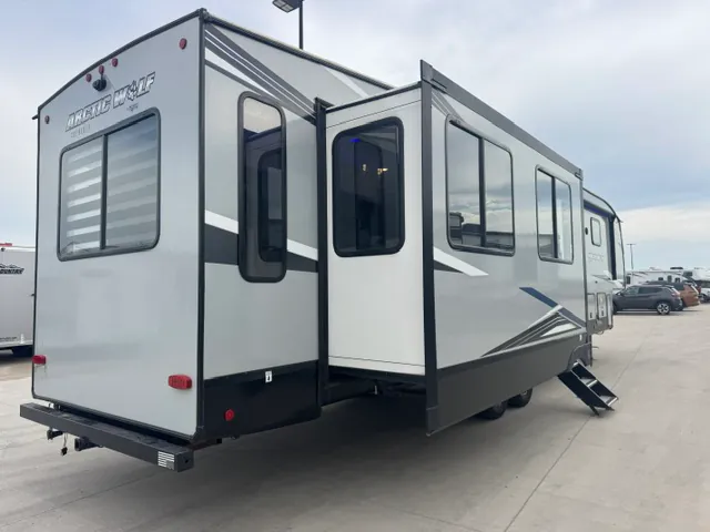 2022 Forest River Cherokee Arctic Wolf 3880 SUITE, Photos photo 3
