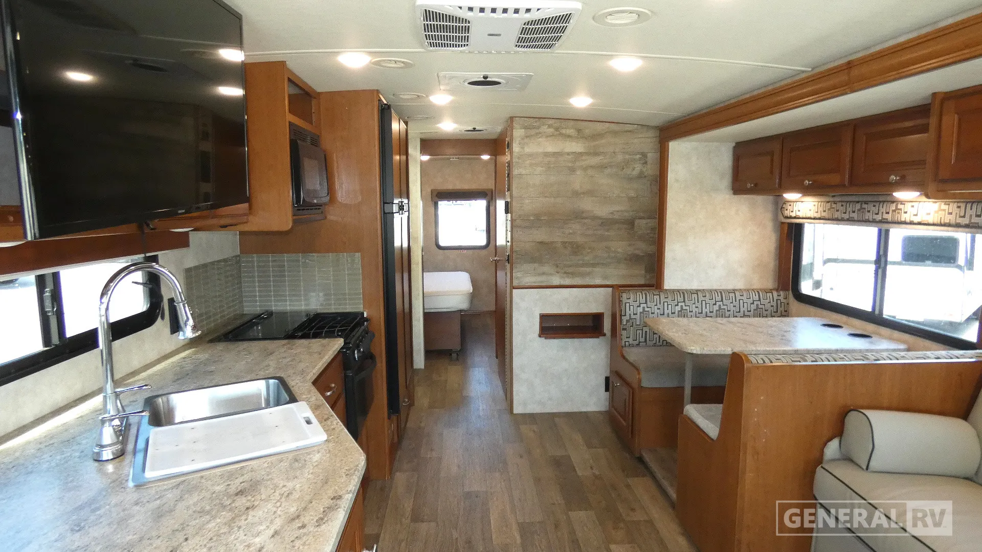 2019 Winnebago Vista 32Y - Photo 3