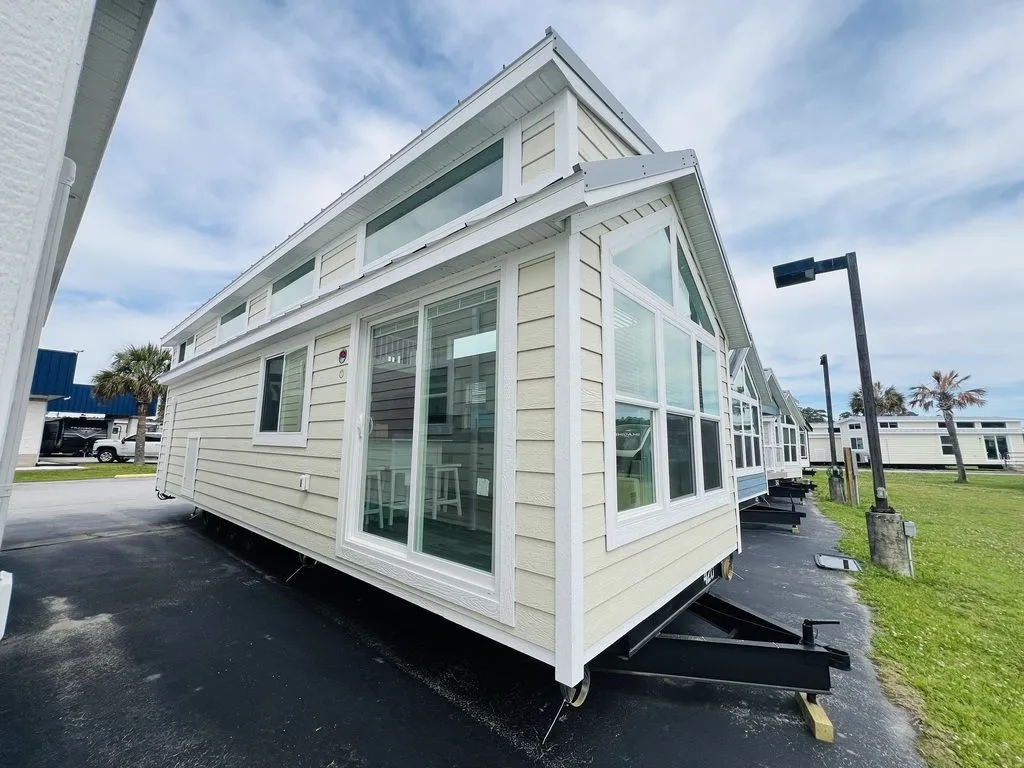 2026 GREAT OUTDOOR COTTAGES Bayview 300-L2-K1 - Main photo