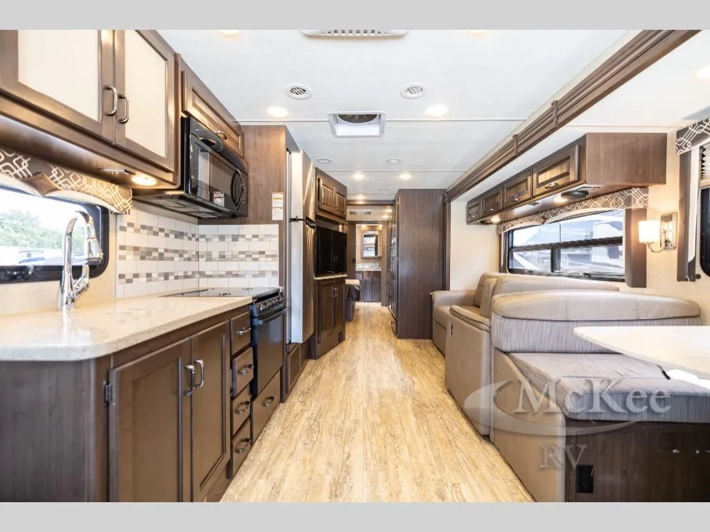 2018 Thor Motor Coach Hurricane 35M - Photo 3