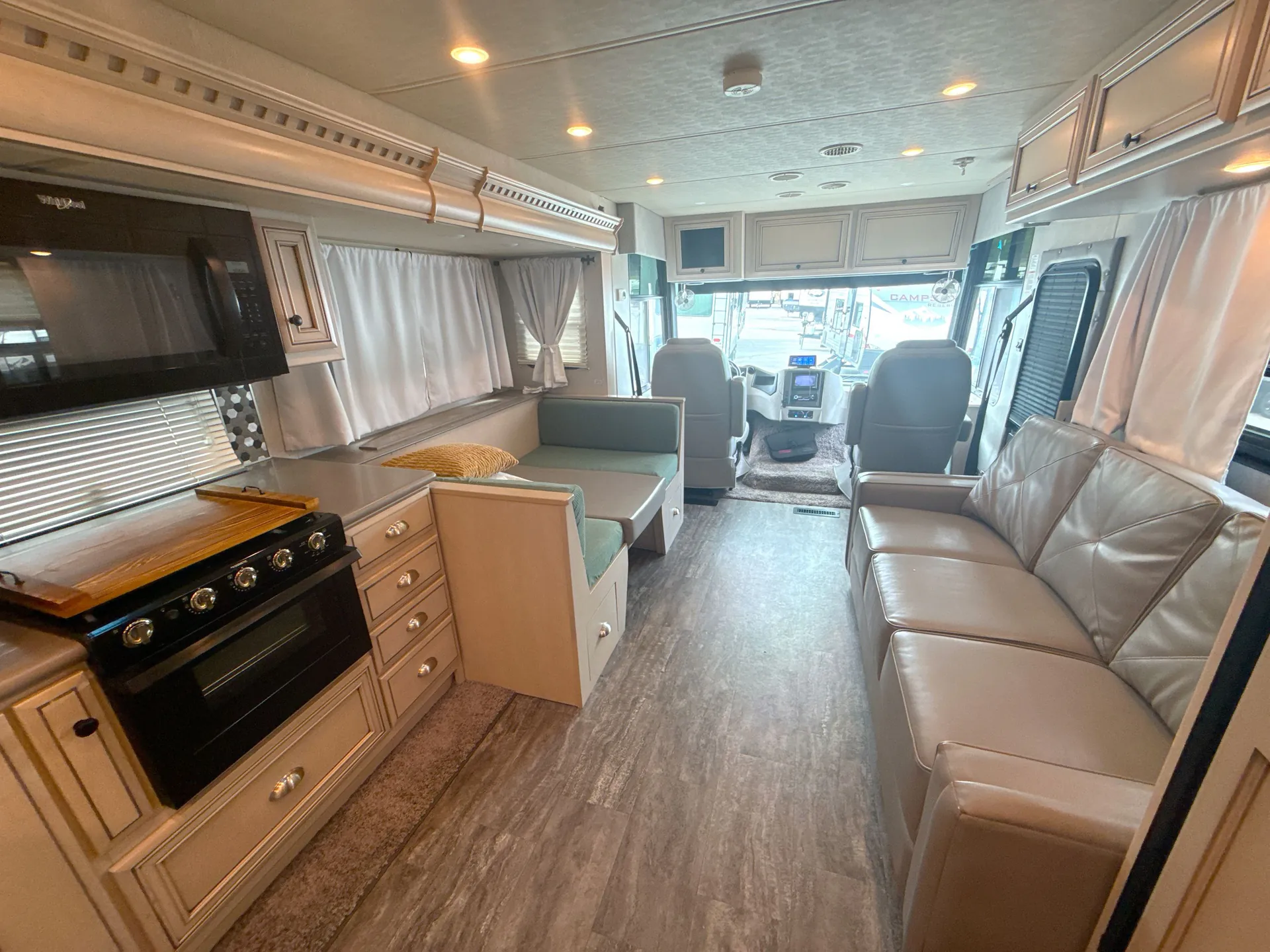 2021 Newmar Bay Star Sport 2813 — living area main