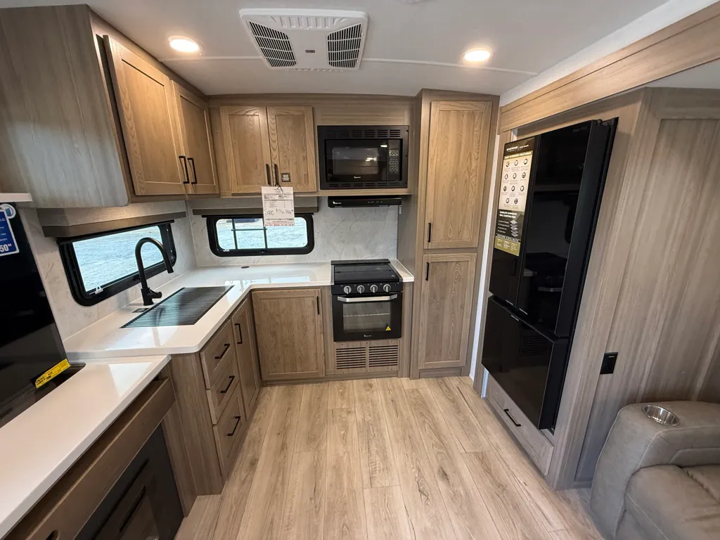 2027 Forest River Rockwood Ultra Lite 2711RK — Photo 7