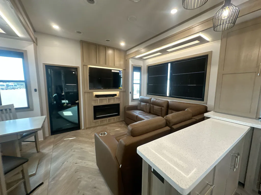 2026 Keystone Raptor 441, Photos photo 5