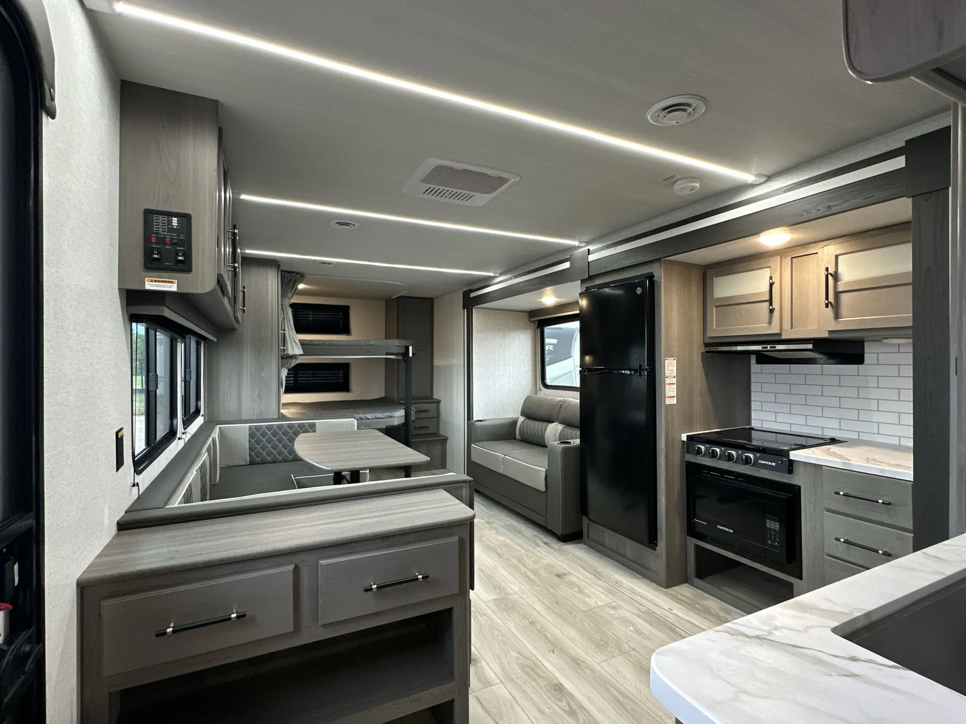 2025 Keystone Hideout East 32TQS — living area main