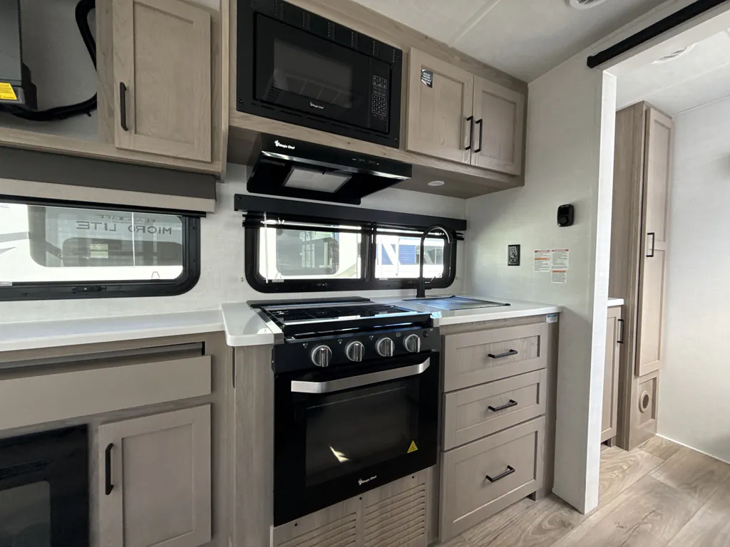 2026 Forest River Flagstaff Micro Lite 25FBT, Photos photo 10
