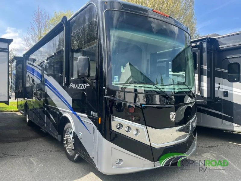2025 Thor Motor Coach Palazzo GT 33.6 - Photo 2