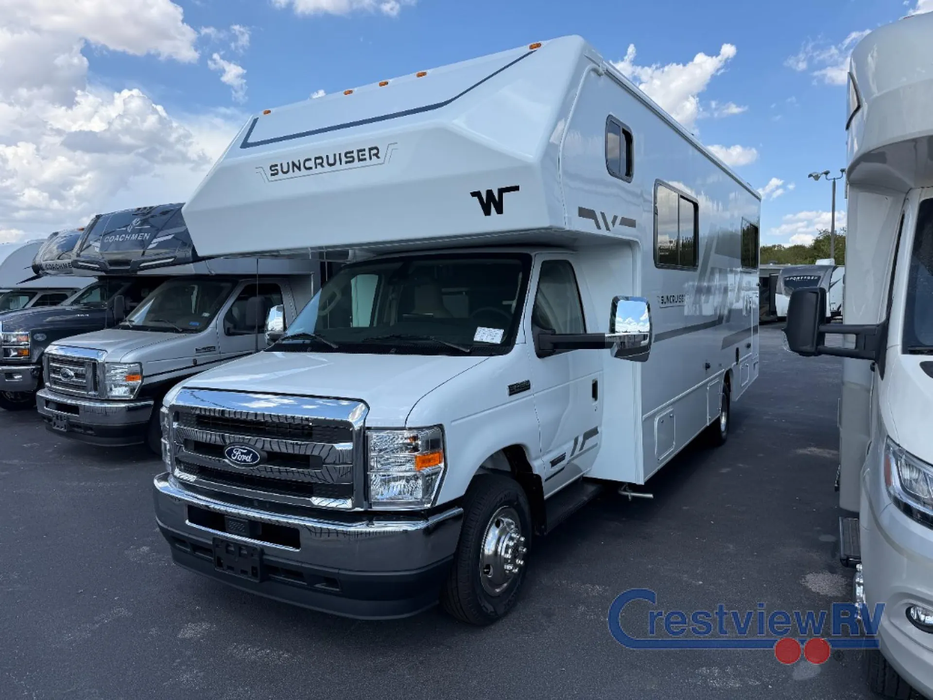 2027 Winnebago Suncruiser 24GG - Photo 4