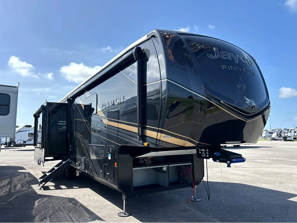 2026 Jayco Pinnacle 36FBTS - Photo 2
