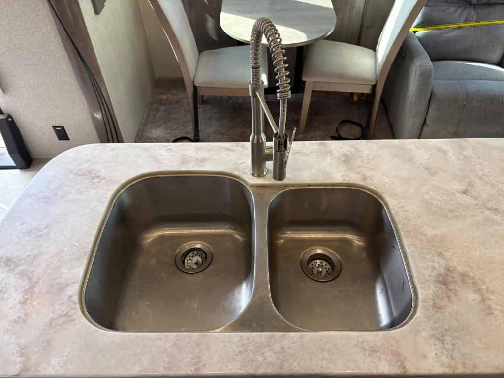 2020 Forest River Cedar Creek Champagne Edition 38EL, Photos photo 15