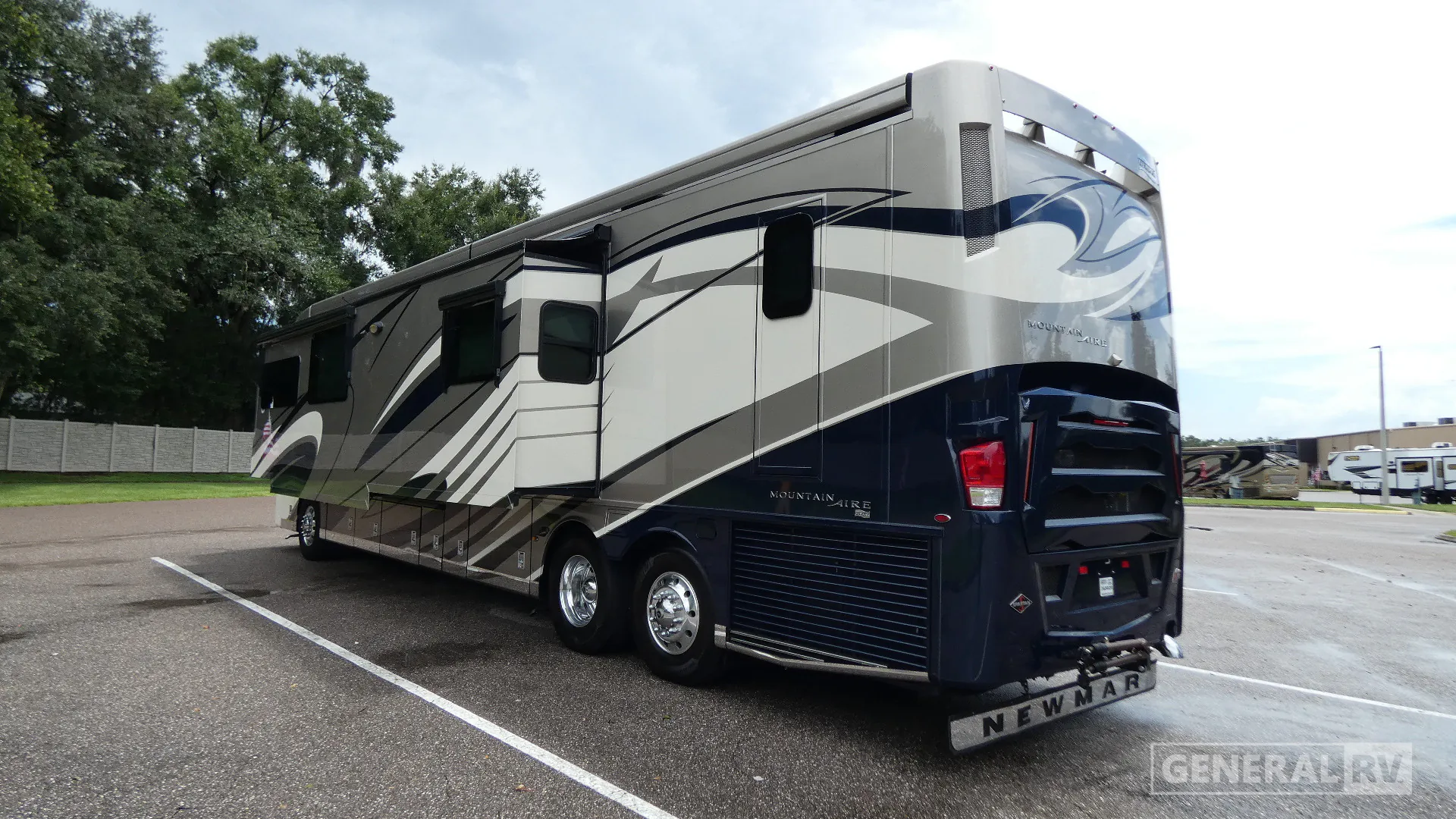 2020 Newmar Mountain Aire 4543 - Photo 4