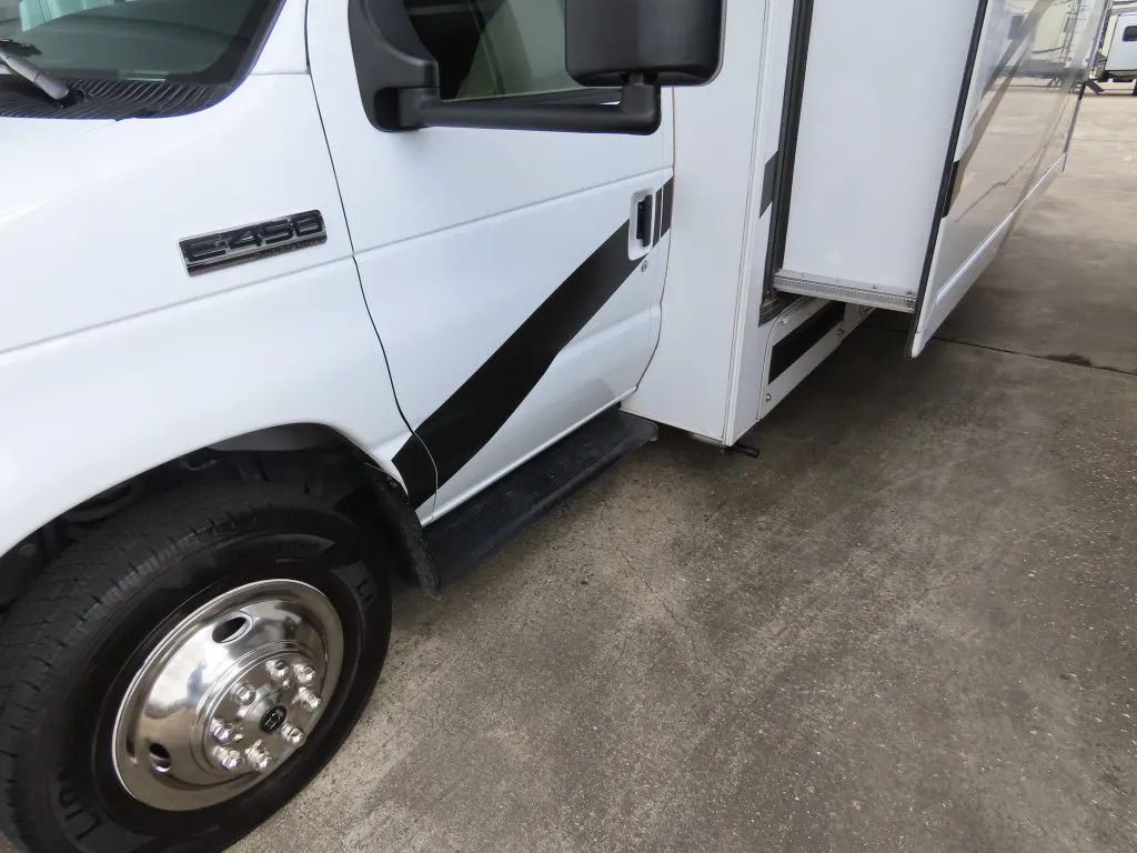 2025 Thor Motor Coach Four Winds 31MV - Photo 4
