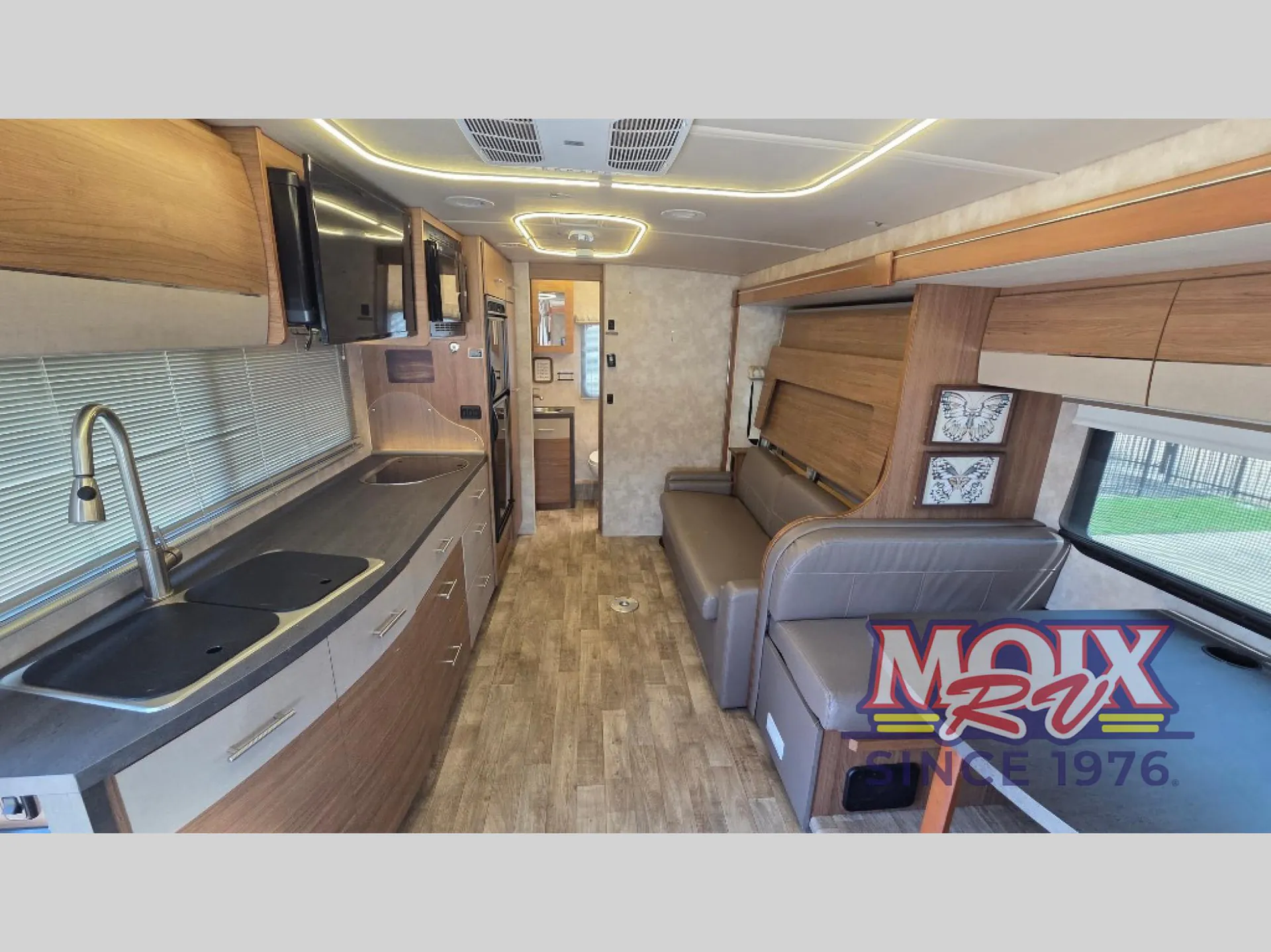 2018 Winnebago Navion 24D - Photo 3