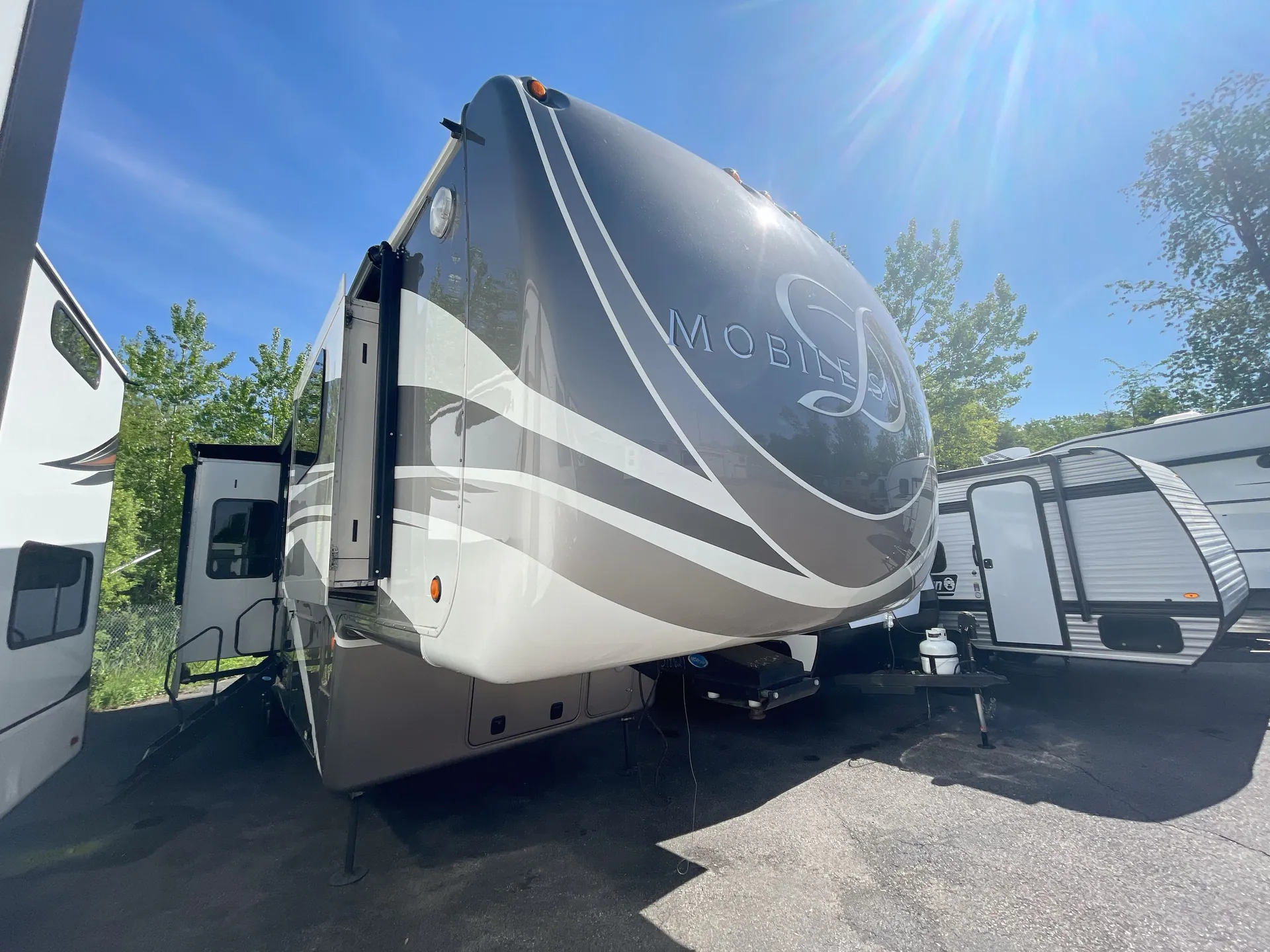 2019 DRV Mobile Suites 36RSSB3 - Photo 2
