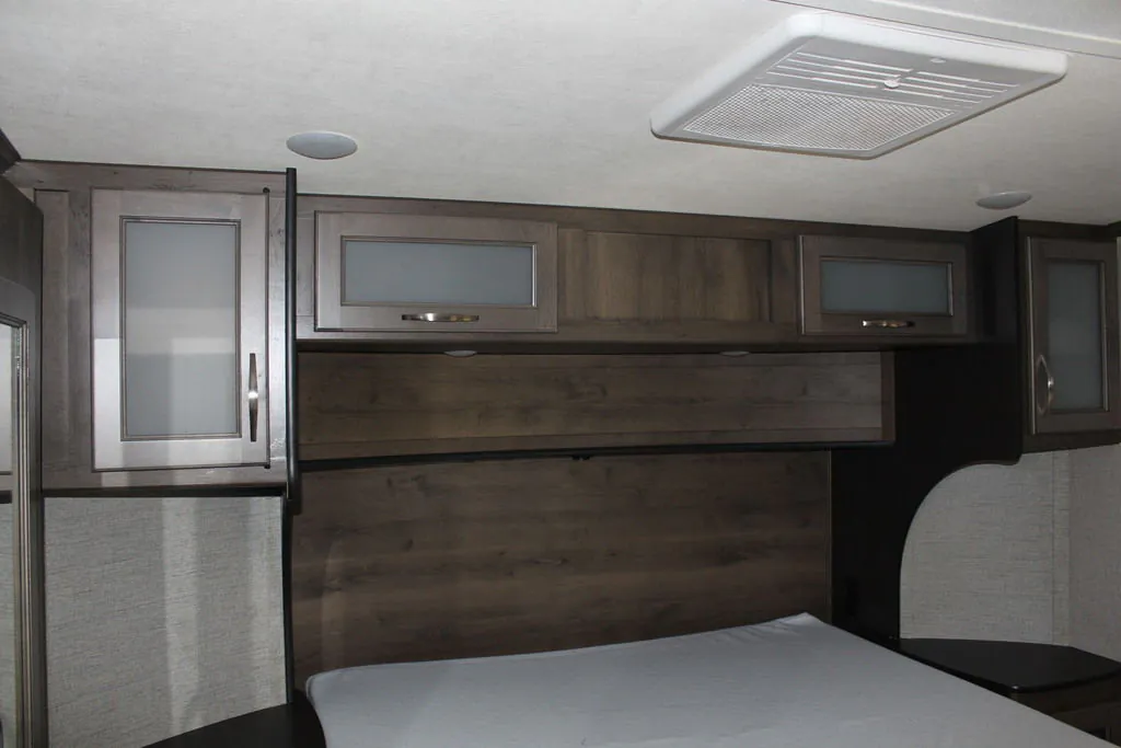 2019 Dutchmen Voltage Triton 3551, Photos photo 24