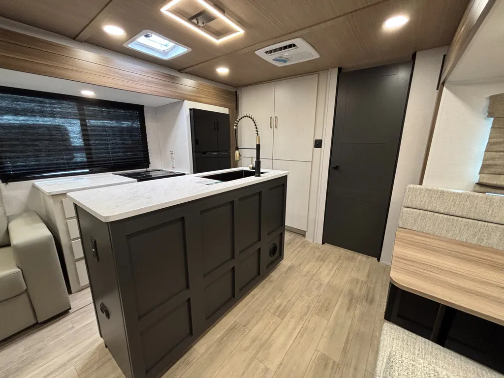 2027 Forest River Vibe 3400BH, Photos photo 13