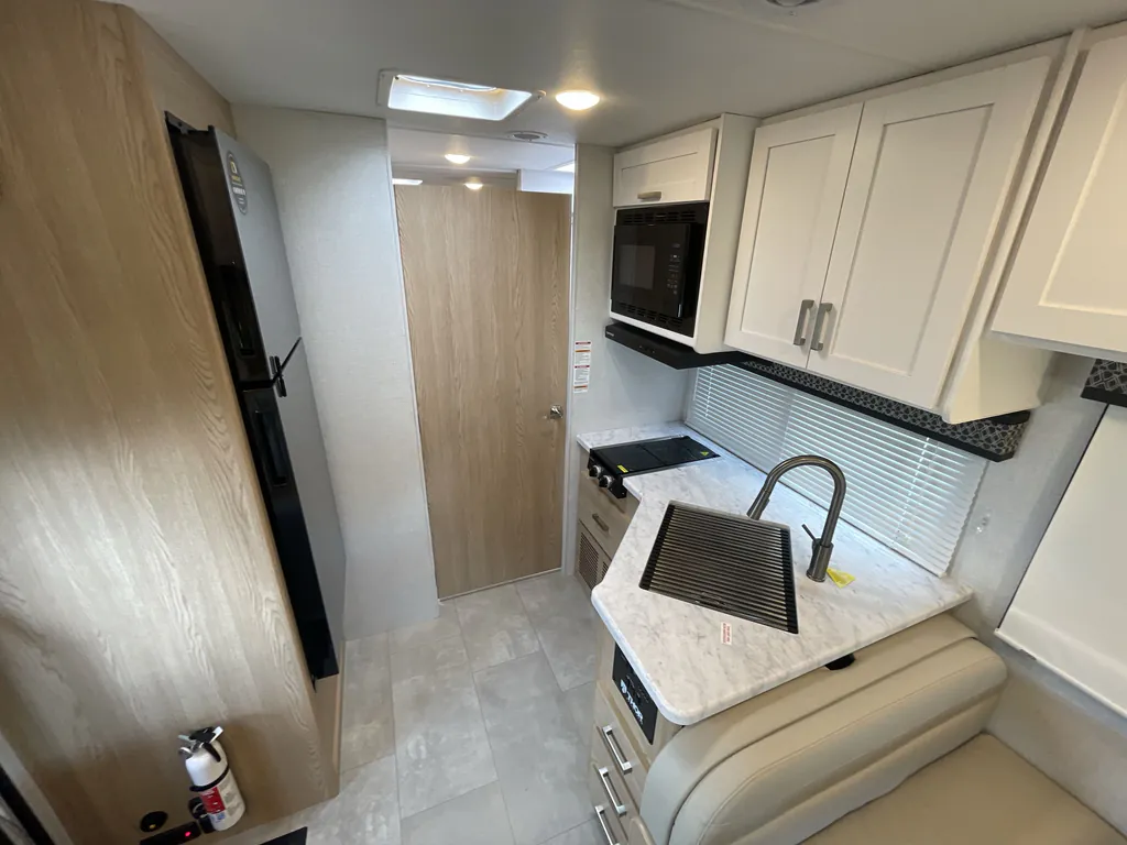 2026 Thor Motor Coach Freedom Elite 28HZ, Photos photo 12