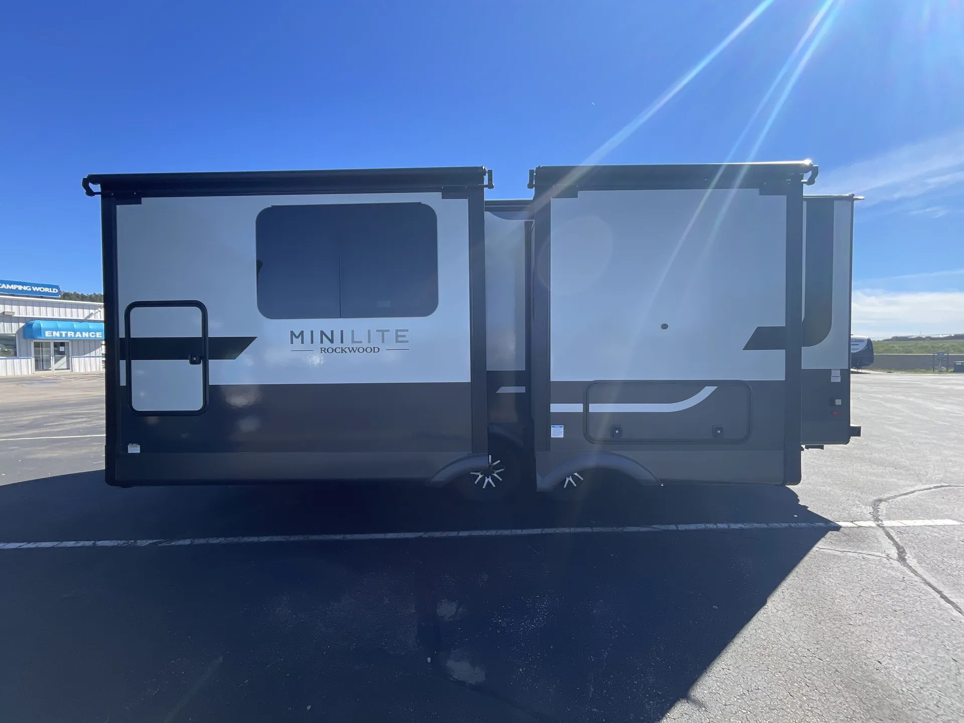 2027 Forest River Rockwood Mini Lite 2523MBR — off campside