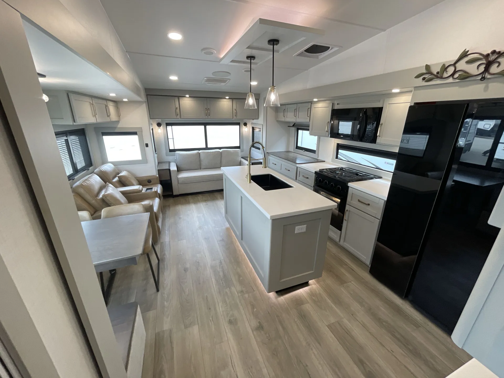 2024 Brinkley Model Z 3100 — living area main