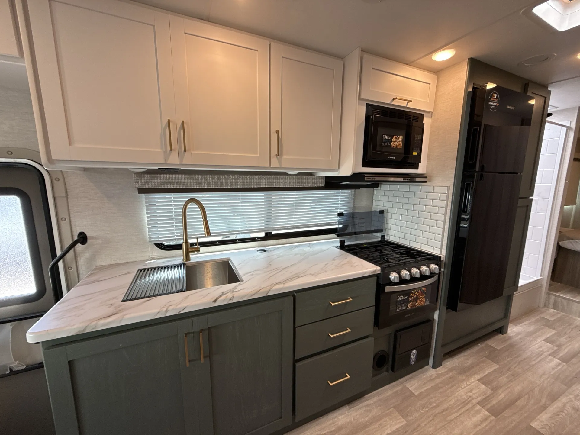 2026 Thor Motor Coach Freedom Eddie Bauer 31ED — kitchen