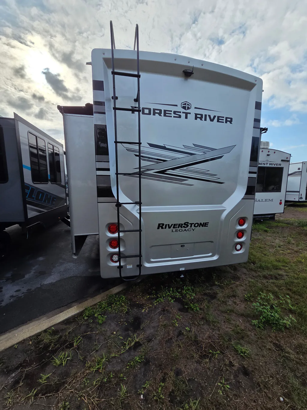 2026 Forest River Riverstone Legacy 43BFC, Photos photo 4
