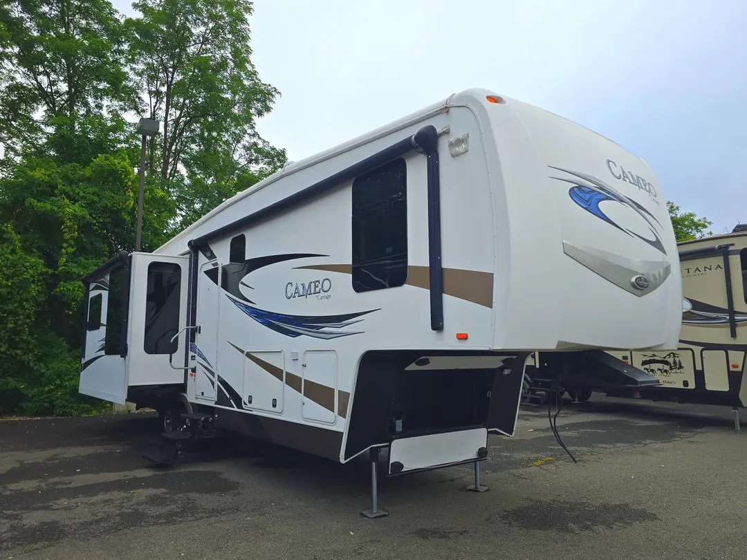 2012 Carriage Cameo 35SB3 - Photo 2