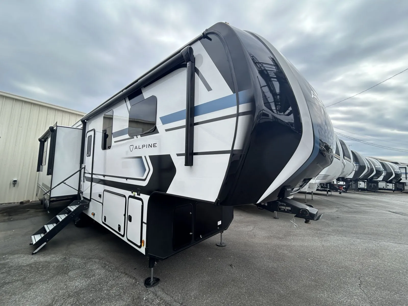 2026 Keystone Alpine 3100RE - Photo 3