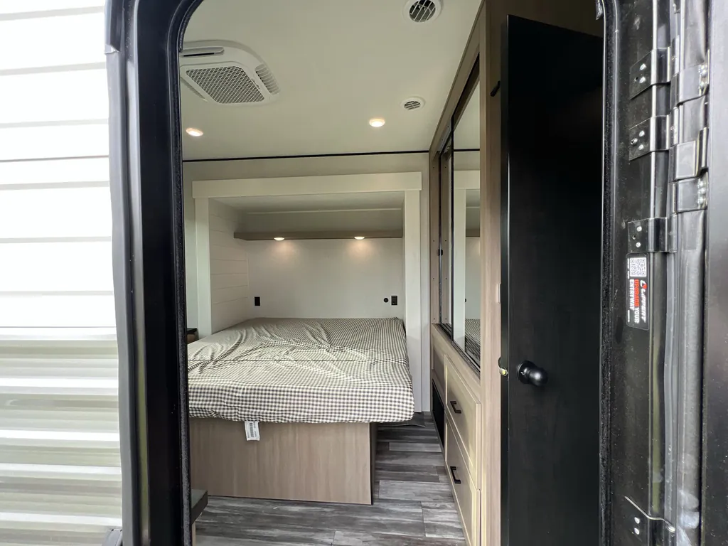 2026 Jayco Jay Flight Bungalow 401FLTS DS, Photos photo 3