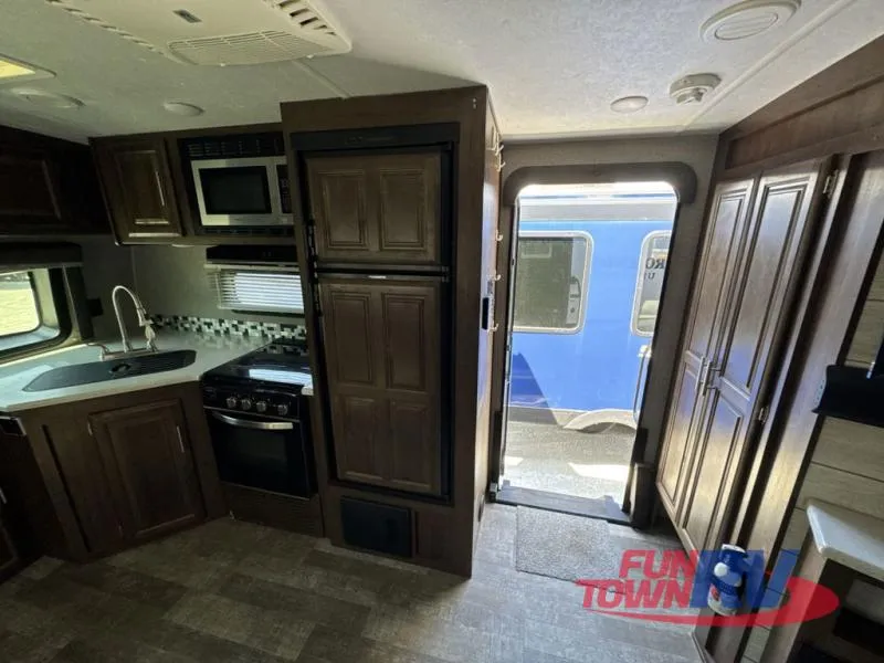 2020 Forest River RV Rockwood Signature Ultra Lite 2608BS - Photo 4