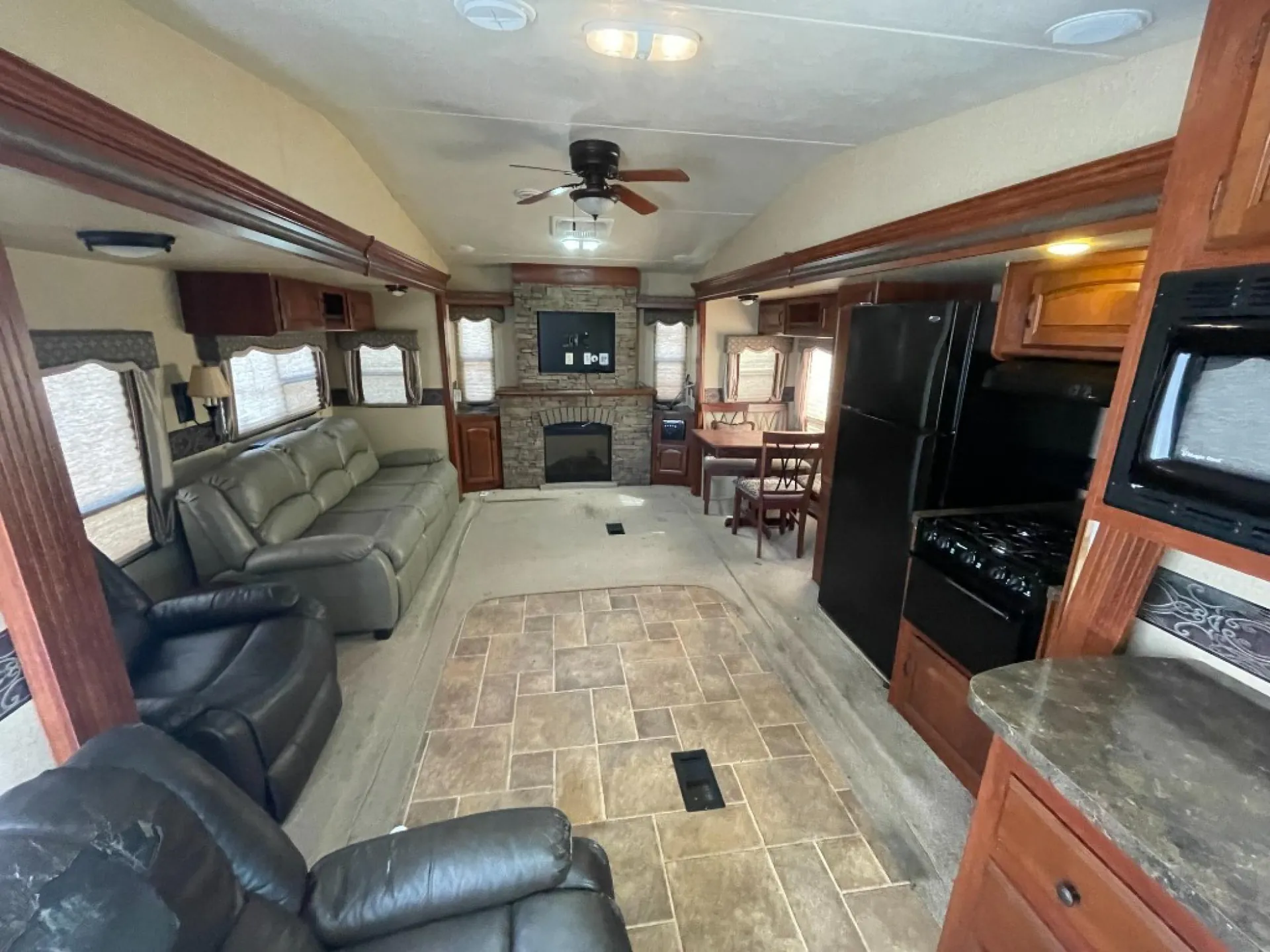 2011 Forest River Salem Villa 372REDS dealer photo 6 from Hilltop Camper and RV