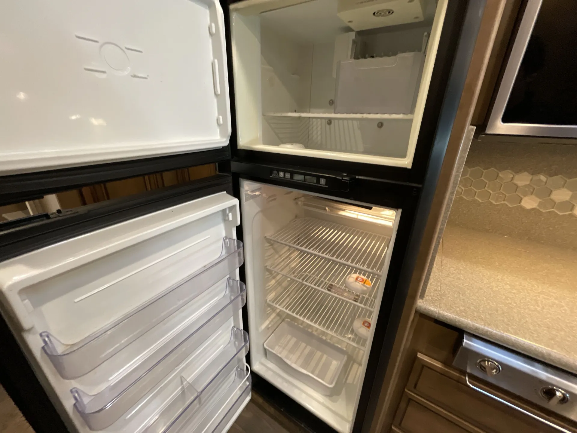 2020 Newmar Bay Star 3226 — living area main