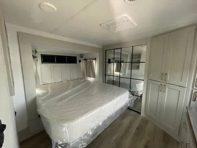 2026 Brinkley Model G 4000, Photos photo 28