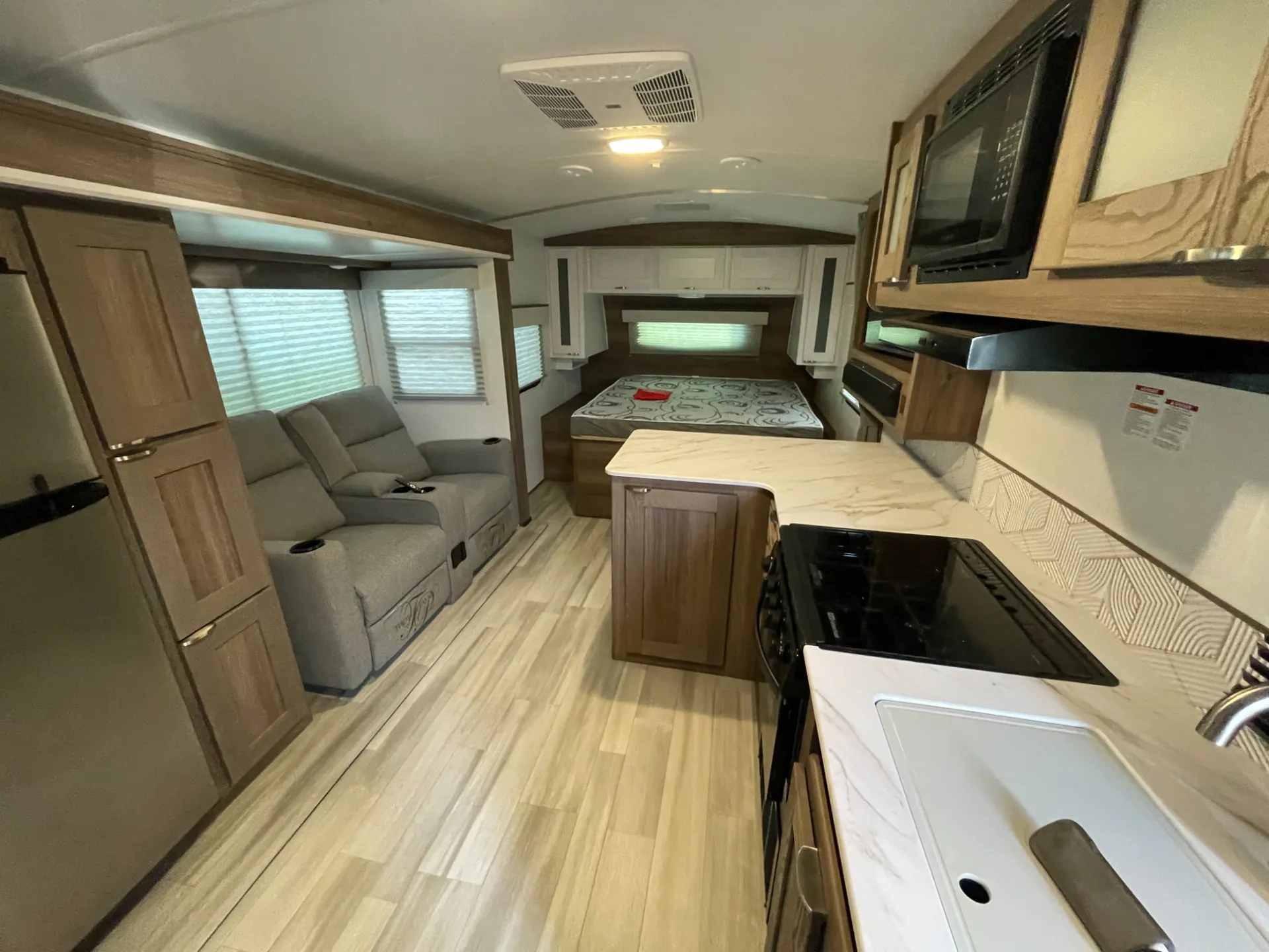 2024 Cruiser RV MPG 2100RB - Photo 2