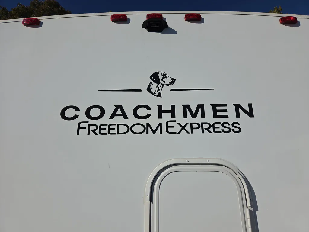 2026 Coachmen Freedom Express Select 21SE, Photos photo 12