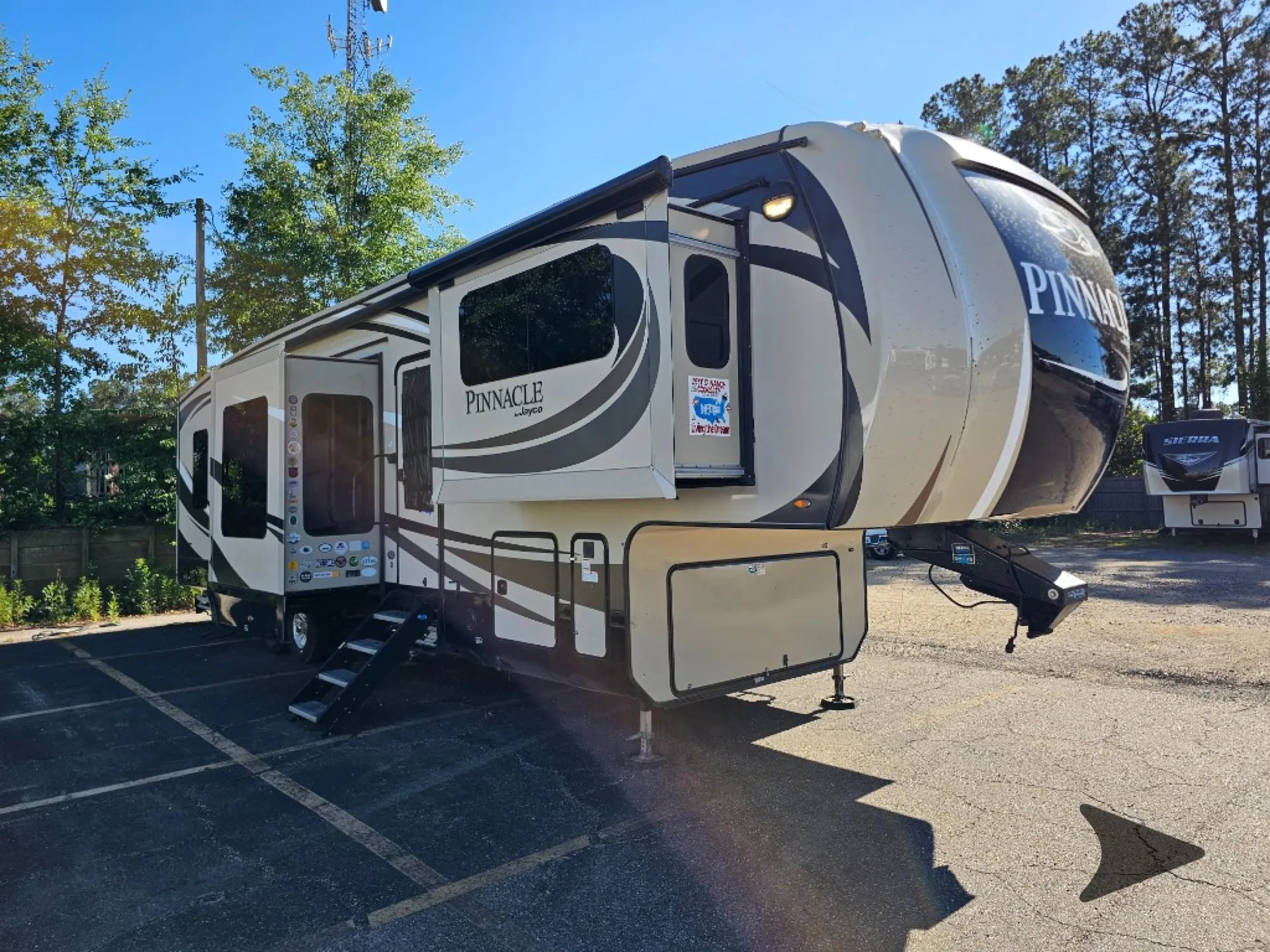 2017 Jayco Pinnacle 38FLSA - Photo 2