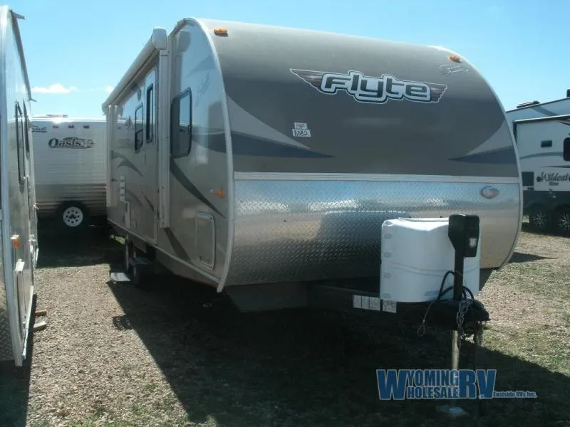 2017 Shasta RVs Flyte 265DB - Photo 2