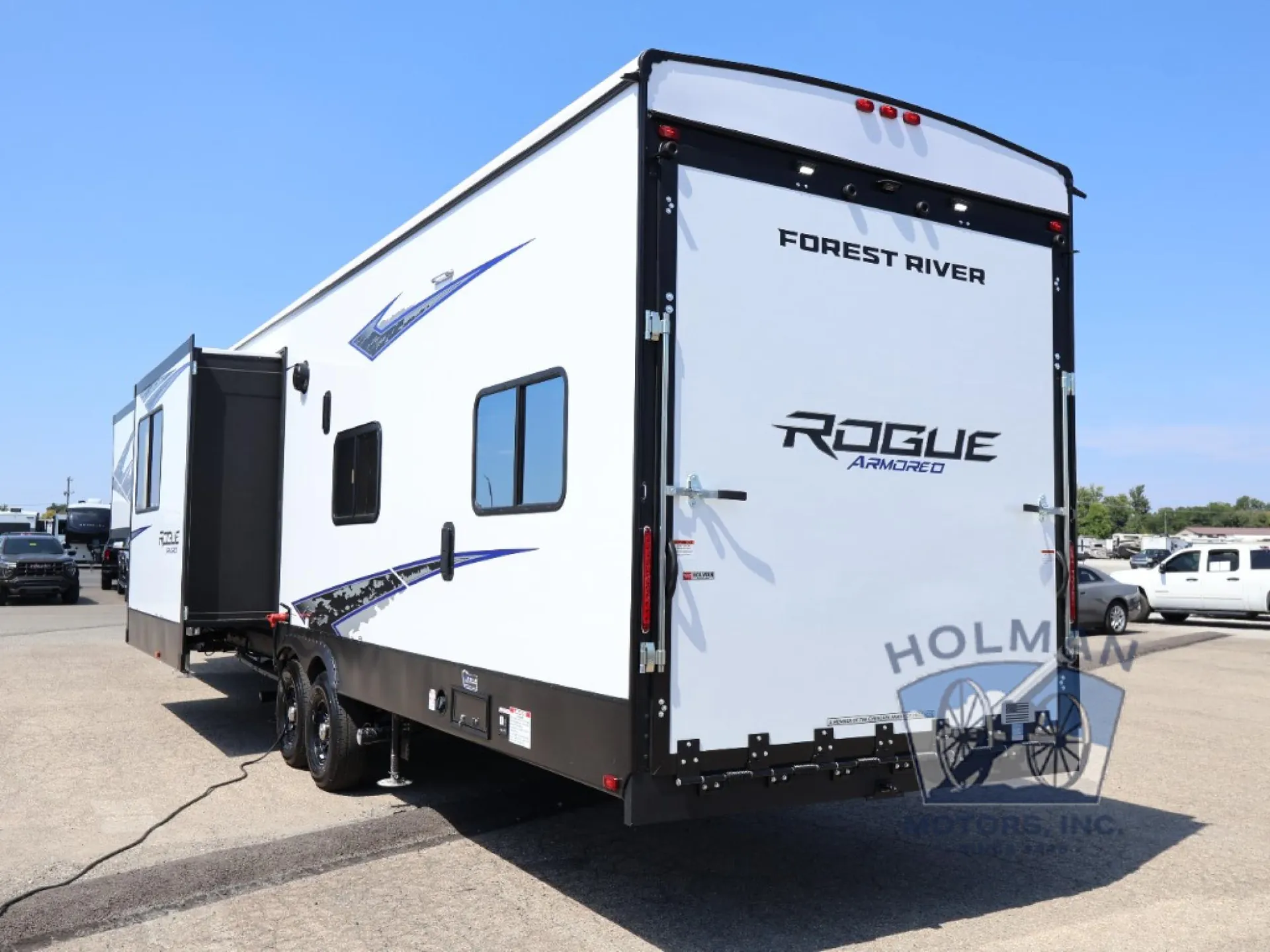 2027 Forest River Vengeance Rogue Armored 391T145 — Photo 7