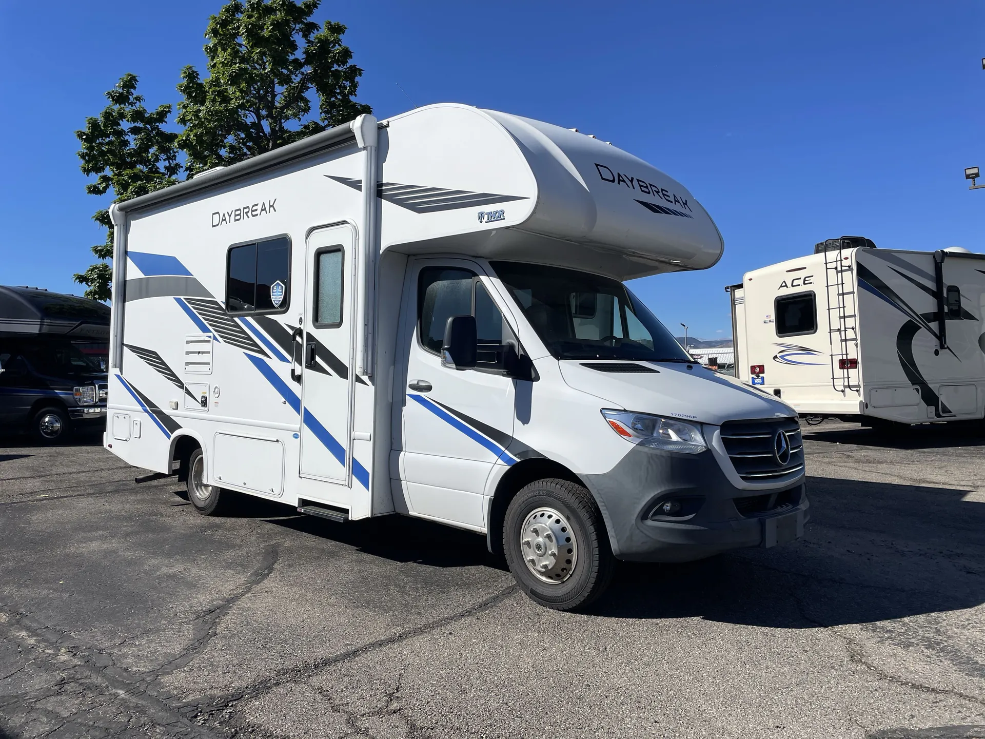 2021 Thor Motor Coach Daybreak 24GO - Photo 2