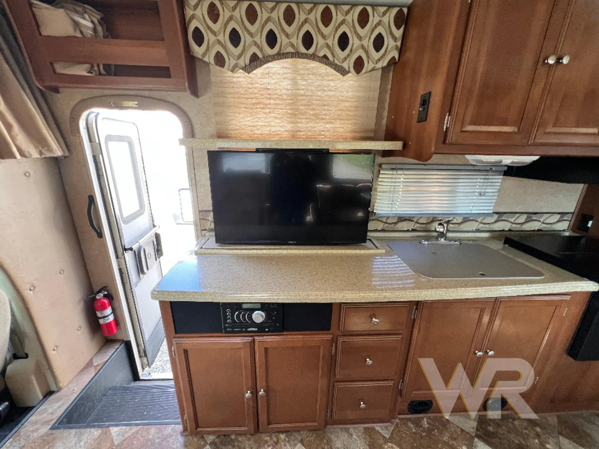 2015 Coachmen Leprechaun 319DS - Photo 4