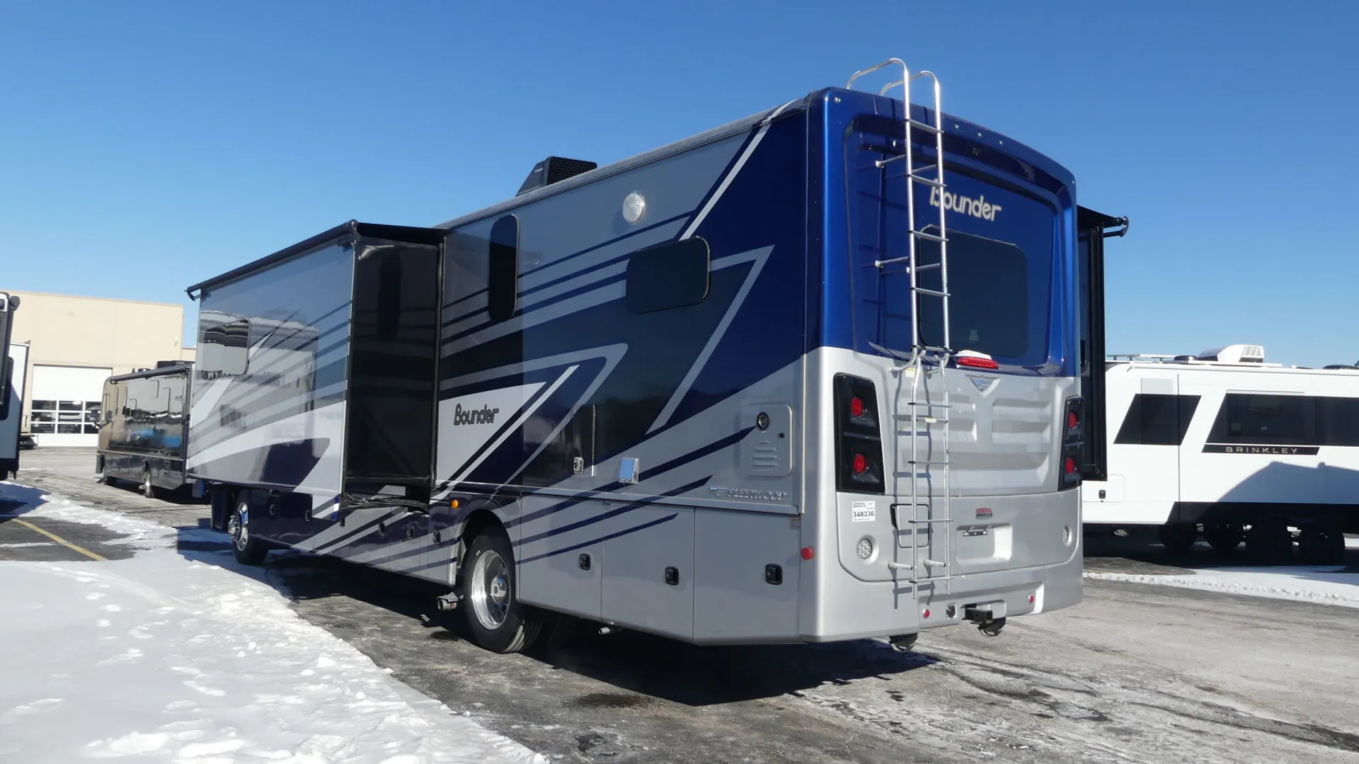2024 Fleetwood Bounder 35GL - Photo 4