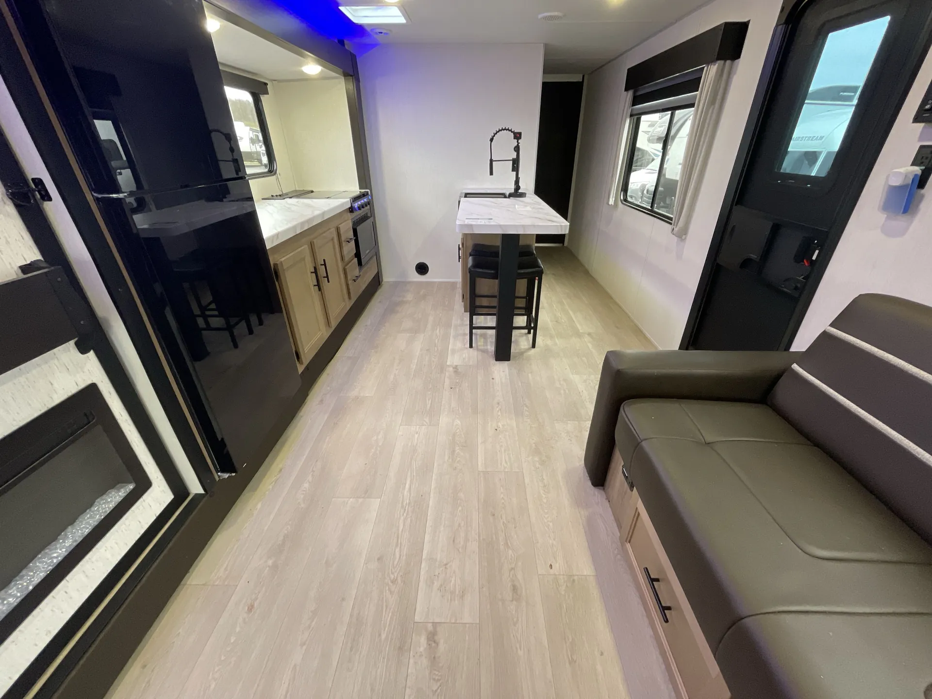 2025 Forest River Cherokee Grey Wolf 27LH — living area main