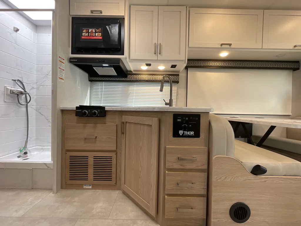 2026 Thor Motor Coach Freedom Elite 28HZ, Photos photo 15