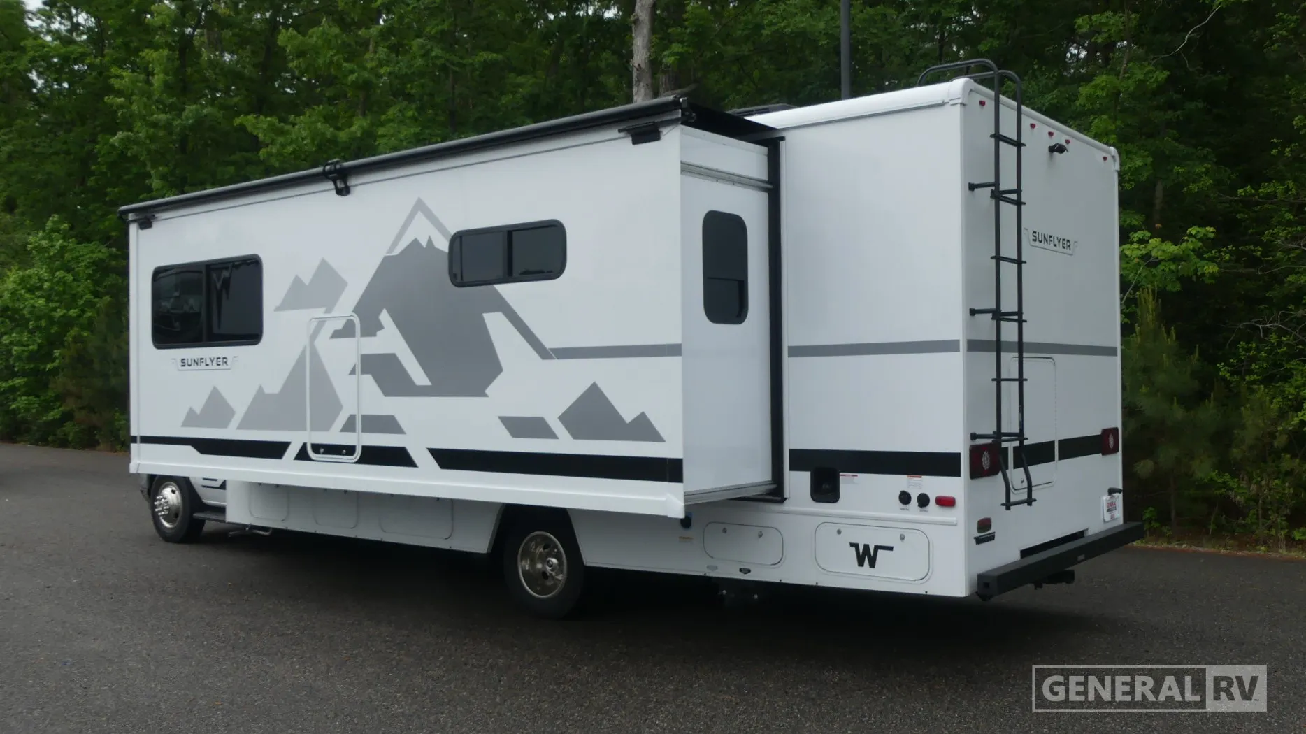 2027 Winnebago Sunflyer 28MB - Photo 4