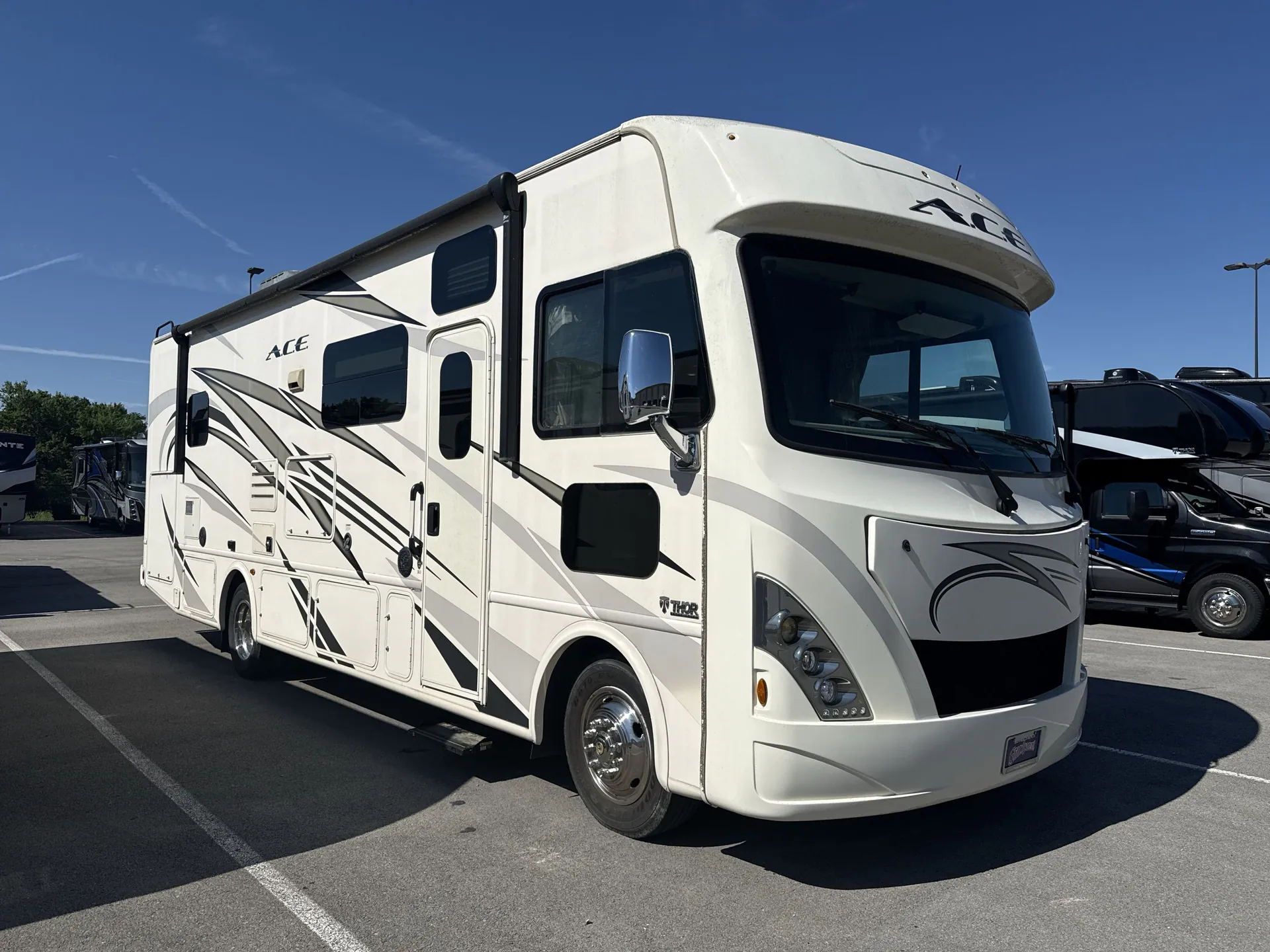 2018 Thor Motor Coach Ace 30.3 - Photo 2