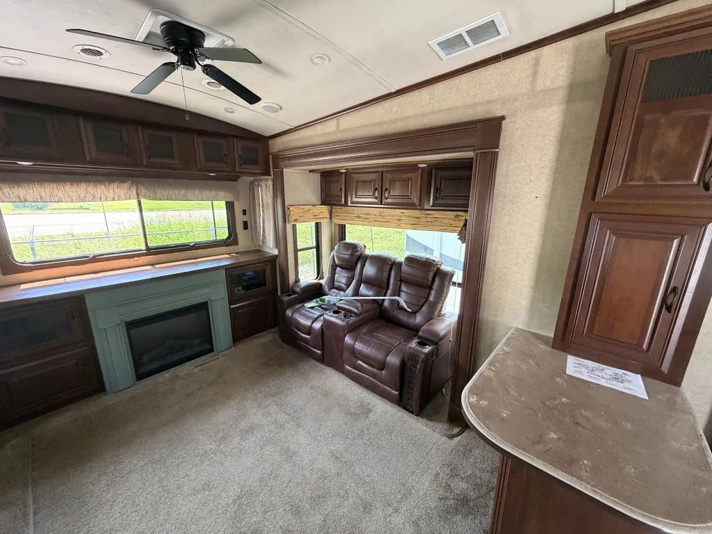2015 Jayco Pinnacle 36REQS - Photo 4