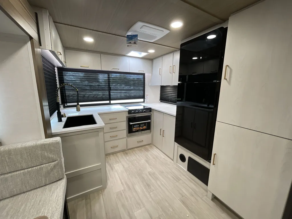 2027 Forest River Vibe 3400SB, Photos photo 14